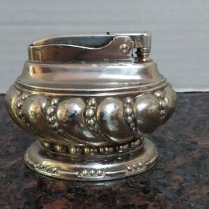 Vintage Ronson Table Lighter...EUC